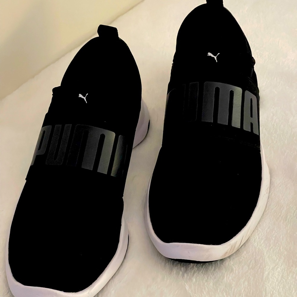 Women’s black Puma slip on sneakers size 7.5